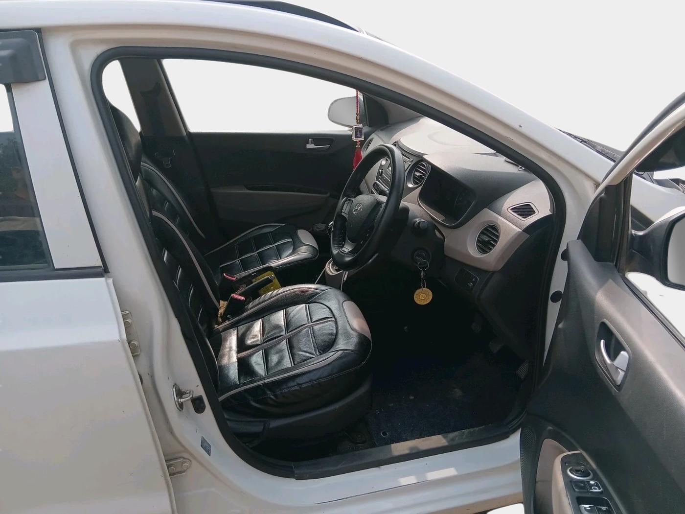 2015 Hyundai Grand i10 SPORTZ 1.1 CRDI, Diesel, Manual, 1,03,582 km, interior