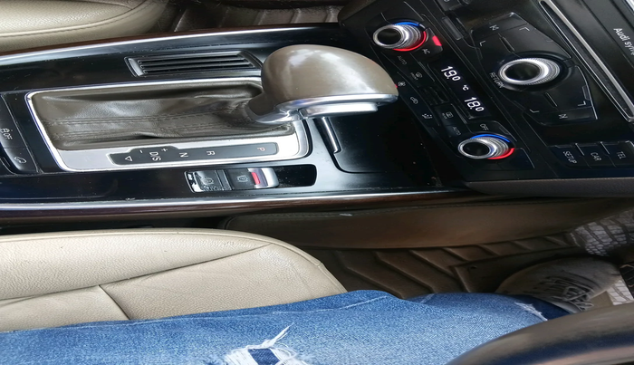 2013 Audi Q5 2.0 TDI QUATTRO, Diesel, Automatic, 1,06,354 km, interior