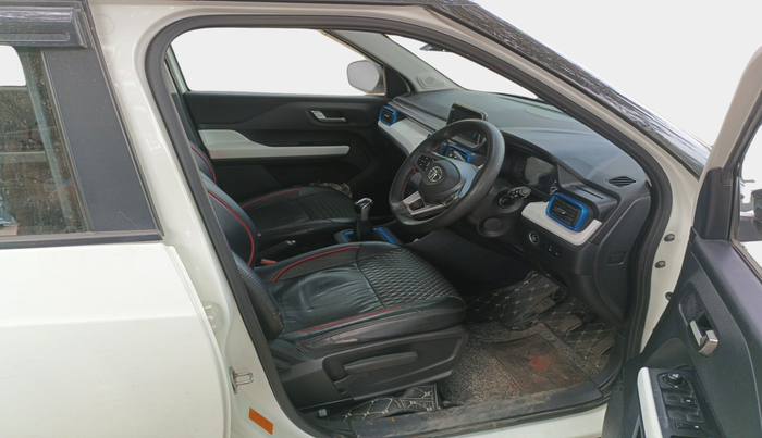2022 Tata PUNCH CREATIVE  1.2 RTN DUAL TONE, Petrol, Manual, 33,730 km, interior