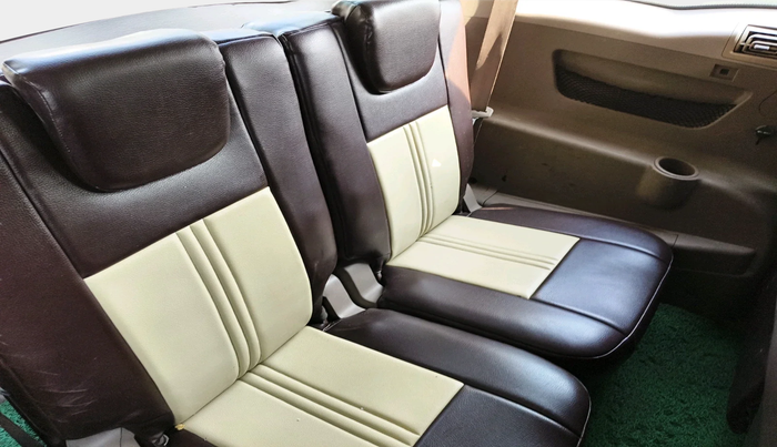 2014 Mahindra XUV500 W6, Diesel, Manual, 3,30,897 km, interior