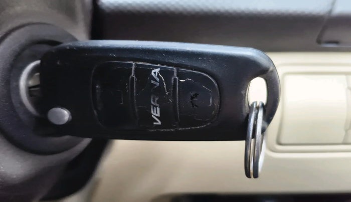 2013 Hyundai Verna FLUIDIC 1.4 CRDI EX, Diesel, Manual, 1,31,439 km, interior