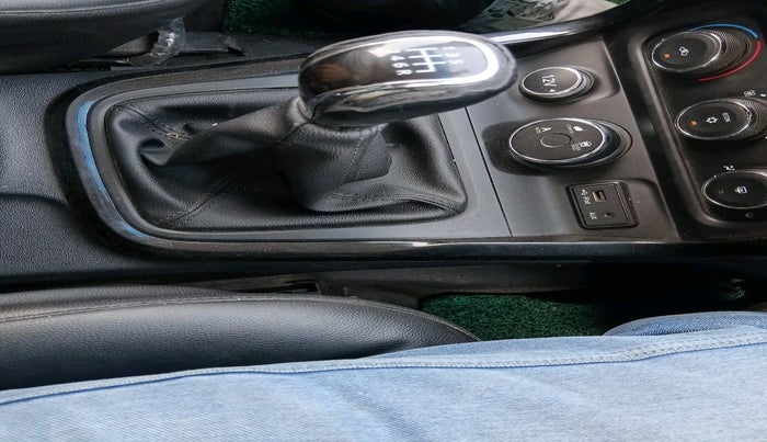 2018 Tata Hexa XM 4X2 7 STR, Diesel, Manual, 62,465 km, interior