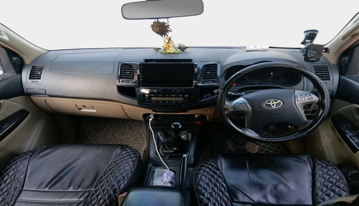2015 Toyota Fortuner 3.0 4X2 MT, Diesel, Manual, 4,04,897 km, interior