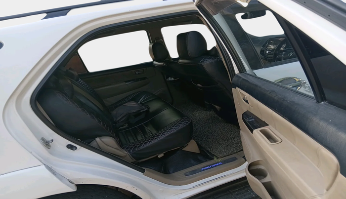 2015 Toyota Fortuner 3.0 4X2 MT, Diesel, Manual, 4,04,897 km, interior