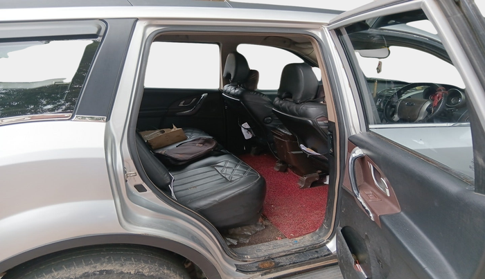 2013 Mahindra XUV500 W8, Diesel, Manual, 1,40,088 km, interior