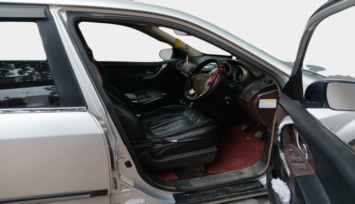 2013 Mahindra XUV500 W8, Diesel, Manual, 1,40,088 km, interior