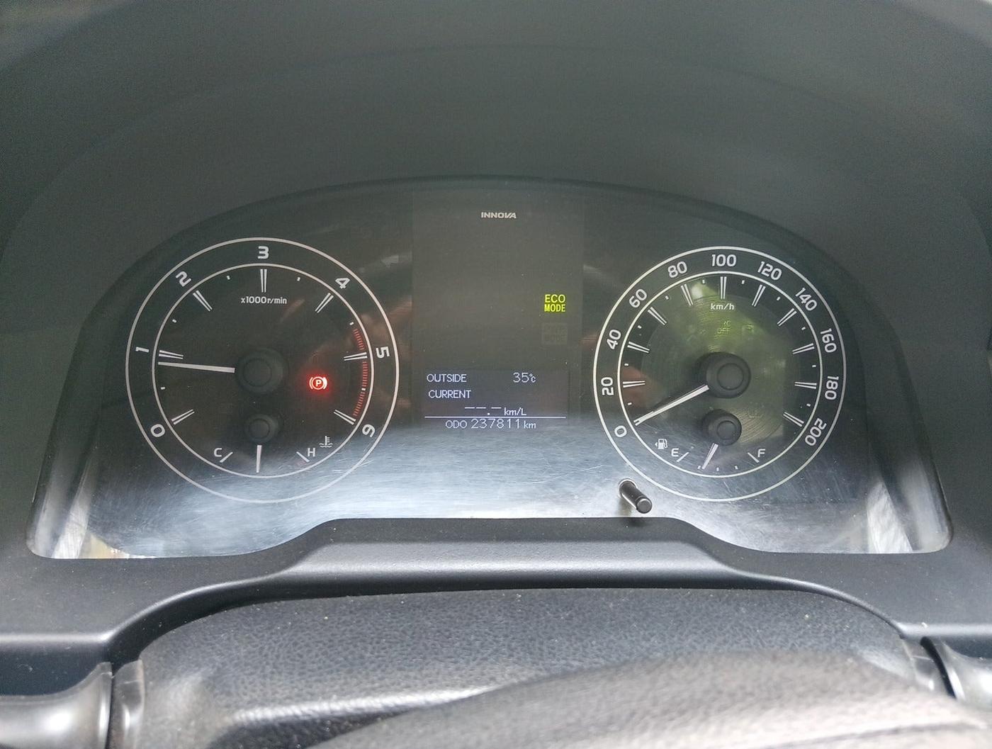 2017 Toyota Innova Crysta 2.4 GX 8 STR, Diesel, Manual, 2,37,811 km, interior