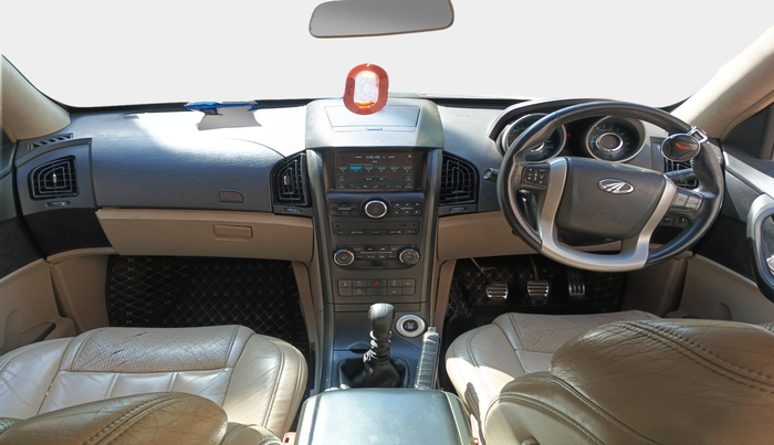 2015 Mahindra XUV500 W10 AWD, Diesel, Manual, 1,02,381 km, interior
