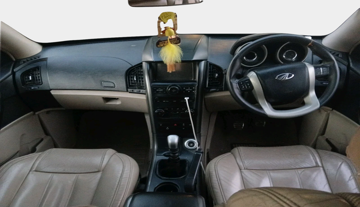 2017 Mahindra XUV500 W10 AT, Diesel, Automatic, 1,03,167 km, interior