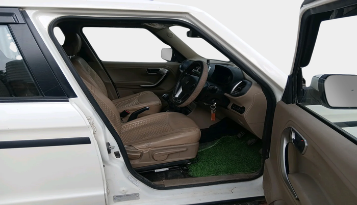 2023 Mahindra BOLERO NEO N 10, Diesel, Manual, 34,424 km, interior