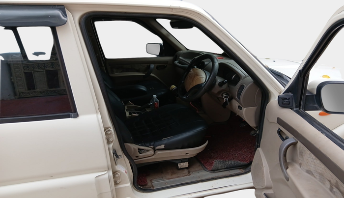 2011 Mahindra Scorpio SLE BS-III, Diesel, Manual, 1,00,550 km, interior