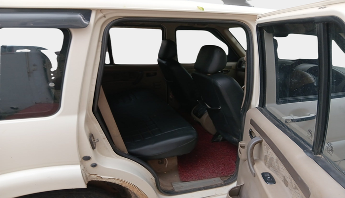 2011 Mahindra Scorpio SLE BS-III, Diesel, Manual, 1,00,550 km, interior