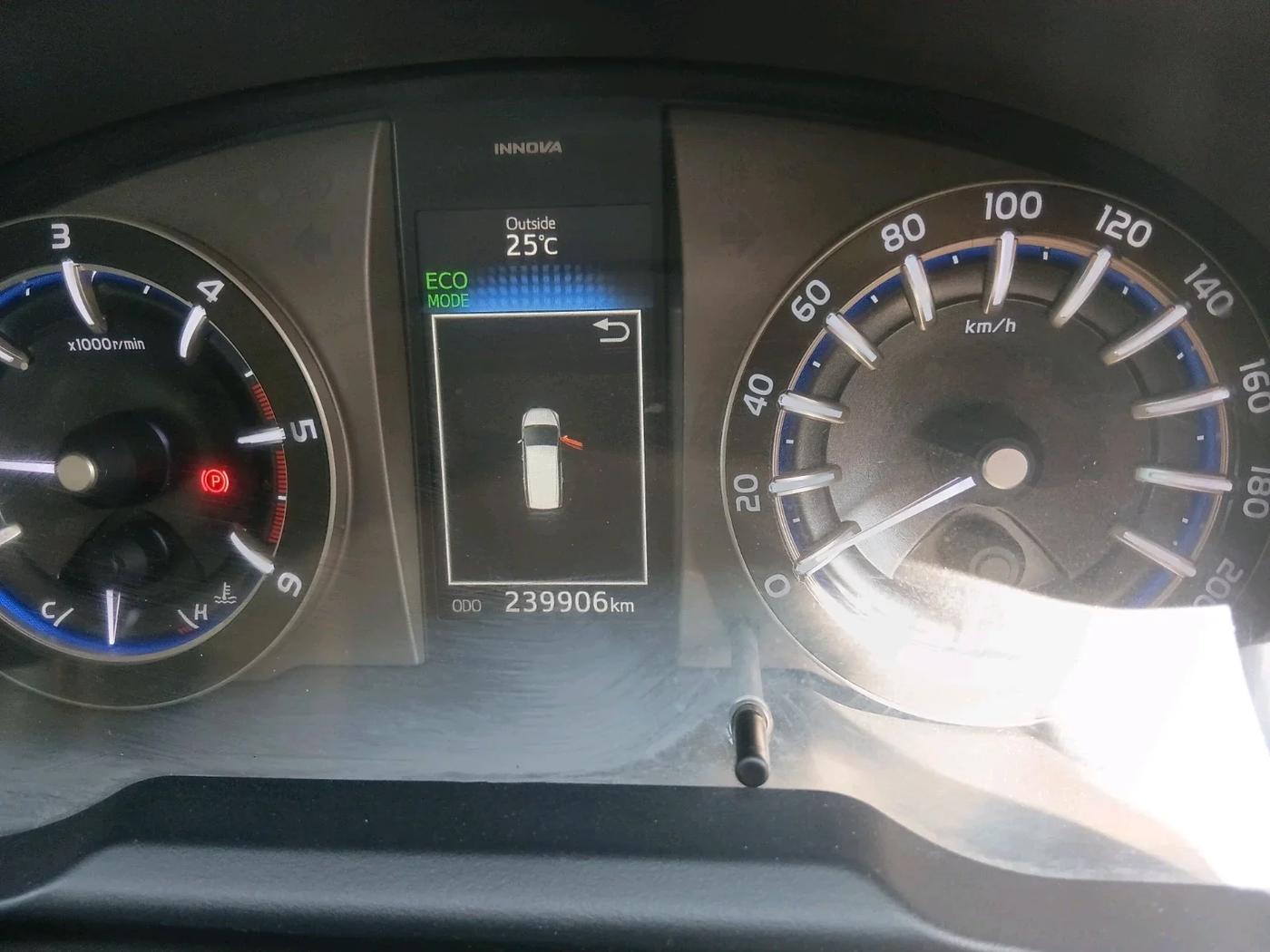2017 Toyota Innova Crysta 2.4 VX 8 STR, Diesel, Manual, 2,40,000 km, interior
