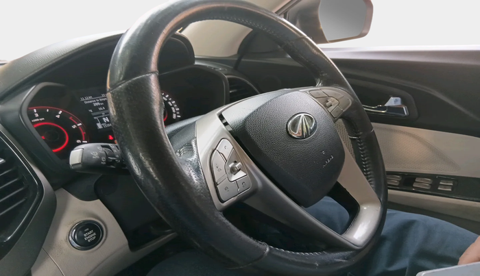 2020 Mahindra XUV300 W8 (O) 1.5 DIESEL, Diesel, Manual, 1,53,569 km, interior