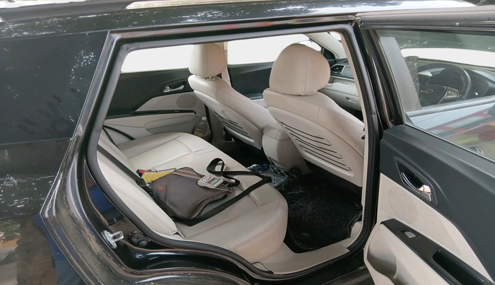 2020 Mahindra XUV300 W8 (O) 1.5 DIESEL, Diesel, Manual, 1,53,569 km, interior