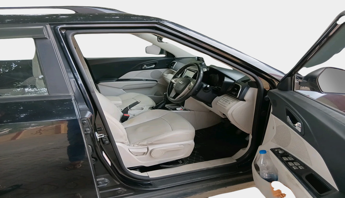 2020 Mahindra XUV300 W8 (O) 1.5 DIESEL, Diesel, Manual, 1,53,569 km, interior
