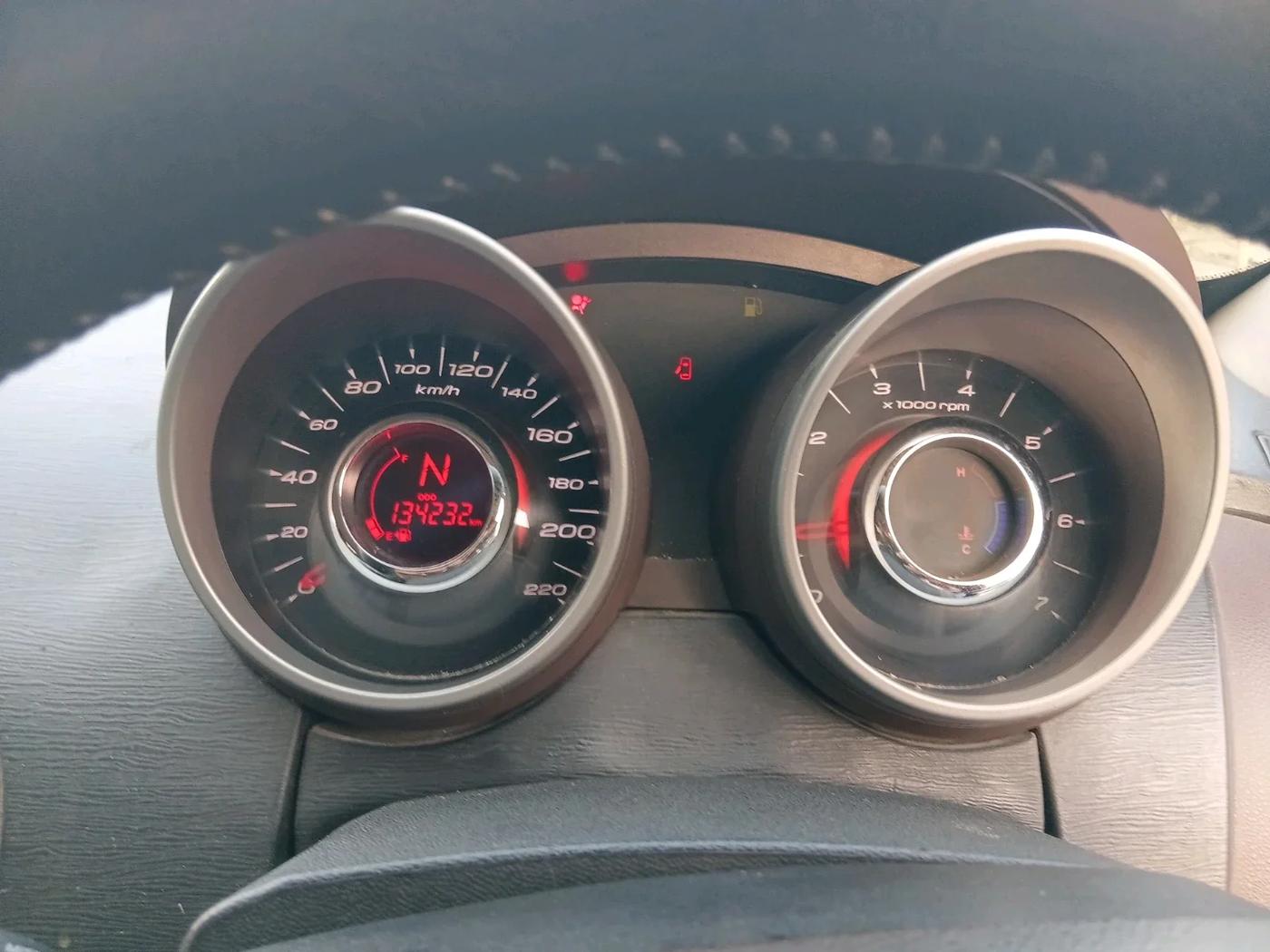 2014 Mahindra XUV500 W6, Diesel, Manual, 1,34,232 km, interior