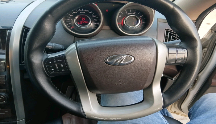 2014 Mahindra XUV500 W6, Diesel, Manual, 1,34,232 km, interior