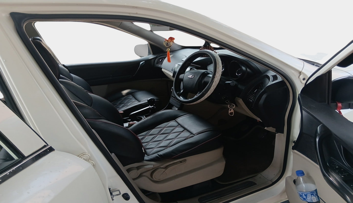 2017 Mahindra XUV500 W4 1.99, Diesel, Manual, 50,103 km, interior