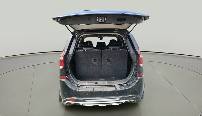 2019 Mahindra XUV500 W9, Diesel, Manual, 1,00,158 km, exterior