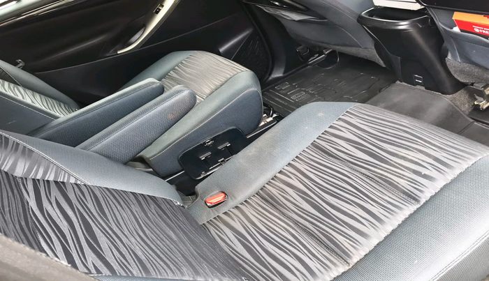 2021 Toyota Innova Crysta 2.7 VX 7 STR, Petrol, Manual, 81,702 km, interior