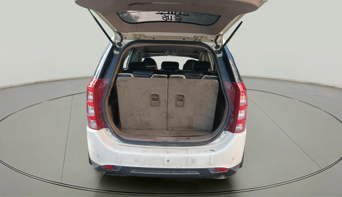 2015 Mahindra XUV500 W8, Diesel, Manual, 1,09,938 km, exterior