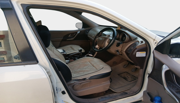 2015 Mahindra XUV500 W8, Diesel, Manual, 1,09,938 km, interior