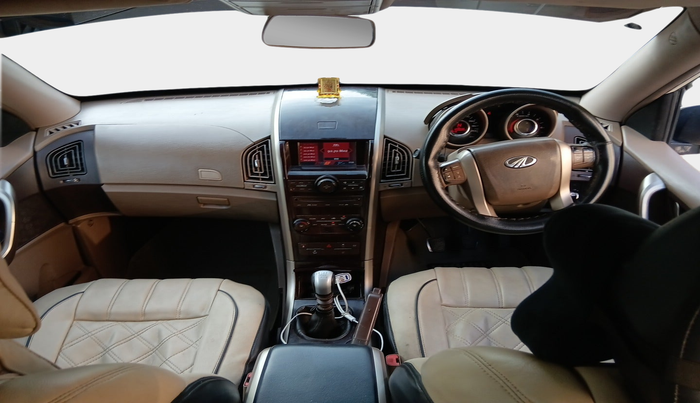 2015 Mahindra XUV500 W8, Diesel, Manual, 1,09,938 km, interior