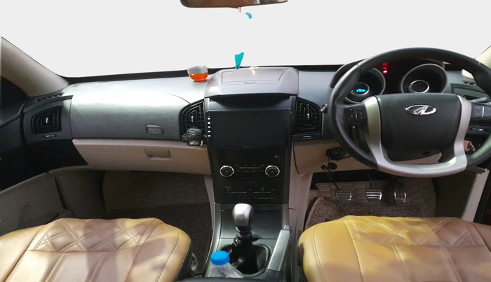 2018 Mahindra XUV500 W6, Diesel, Manual, 57,950 km, interior