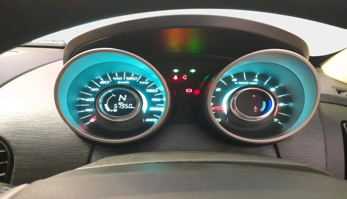 2018 Mahindra XUV500 W6, Diesel, Manual, 57,950 km, interior