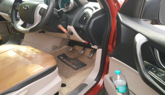 2018 Mahindra XUV500 W6, Diesel, Manual, 57,950 km, interior