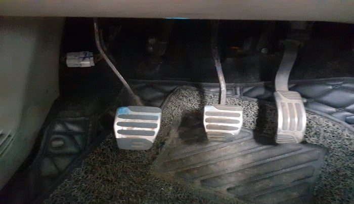 2015 Mahindra XUV500 W10, Diesel, Manual, 83,621 km, interior