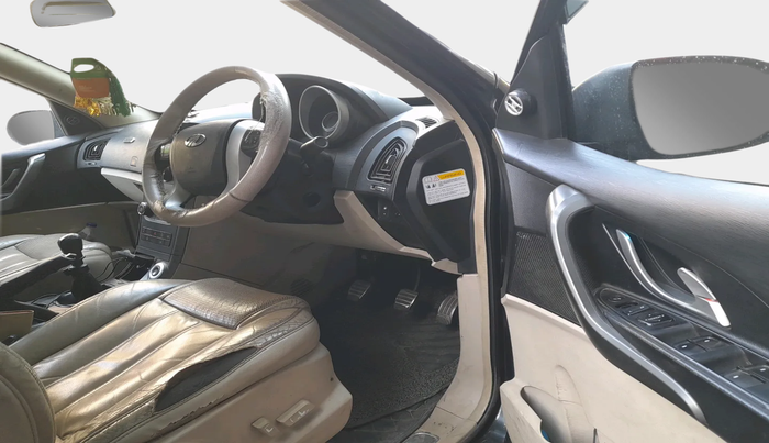 2015 Mahindra XUV500 W10, Diesel, Manual, 83,621 km, interior