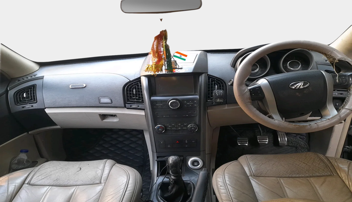 2015 Mahindra XUV500 W10, Diesel, Manual, 83,621 km, interior