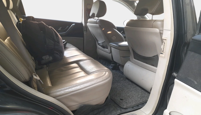 2015 Mahindra XUV500 W10, Diesel, Manual, 83,621 km, interior