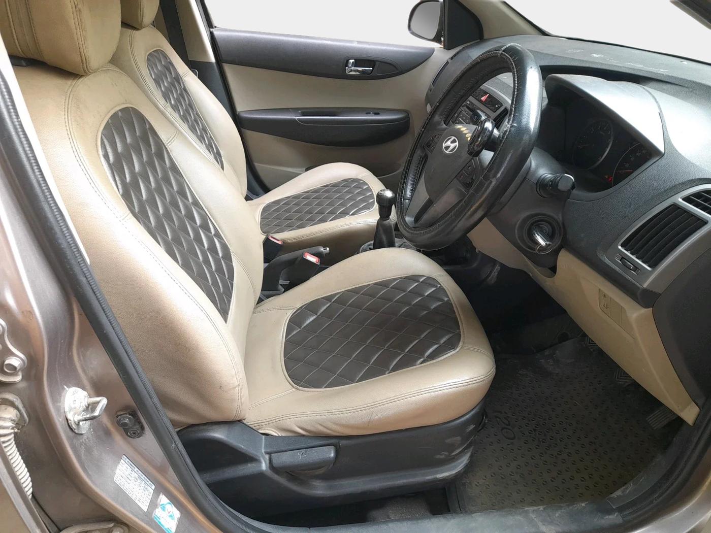 2014 Hyundai i20 SPORTZ 1.2, Petrol, Manual, 51,551 km, interior