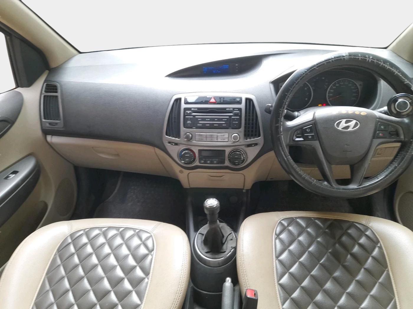 2014 Hyundai i20 SPORTZ 1.2, Petrol, Manual, 51,551 km, interior