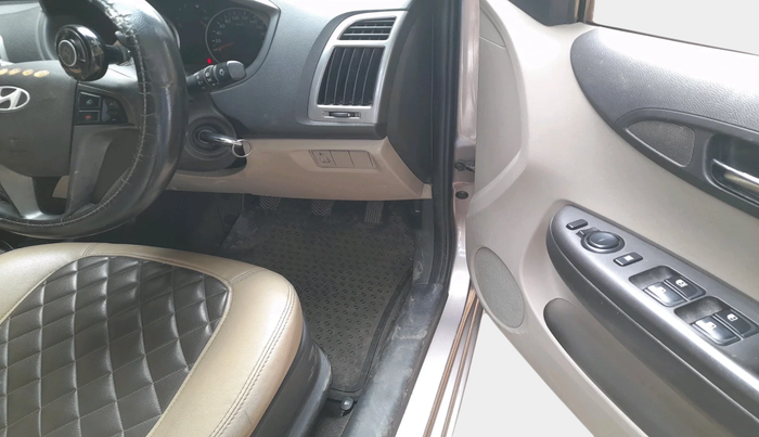 2014 Hyundai i20 SPORTZ 1.2, Petrol, Manual, 51,551 km, interior