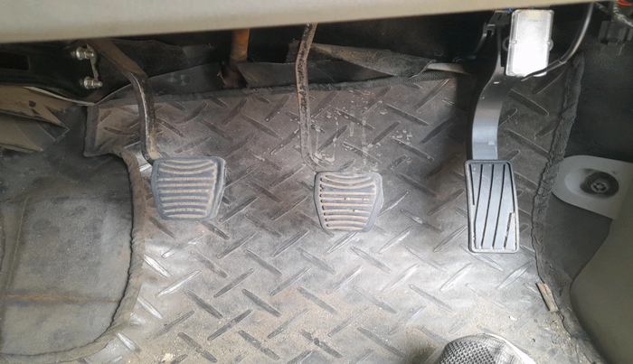 2016 Mahindra Kuv100 K4 6 STR, Petrol, Manual, 2,55,167 km, interior