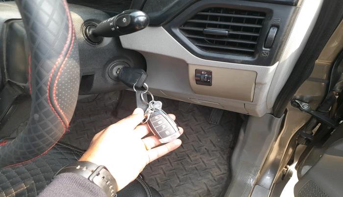 2016 Mahindra Kuv100 K4 6 STR, Petrol, Manual, 2,55,167 km, interior