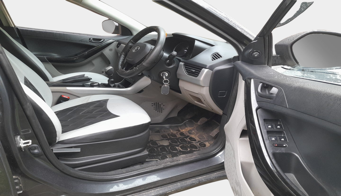 2017 Tata NEXON XM PETROL, Petrol, Manual, 37,070 km, interior
