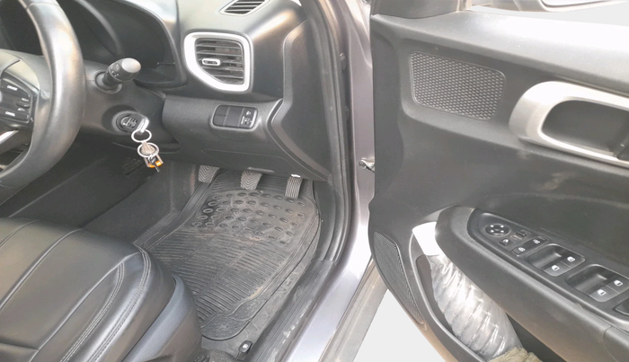 2019 Hyundai VENUE SX 1.0 TURBO, Petrol, Manual, 74,855 km, interior