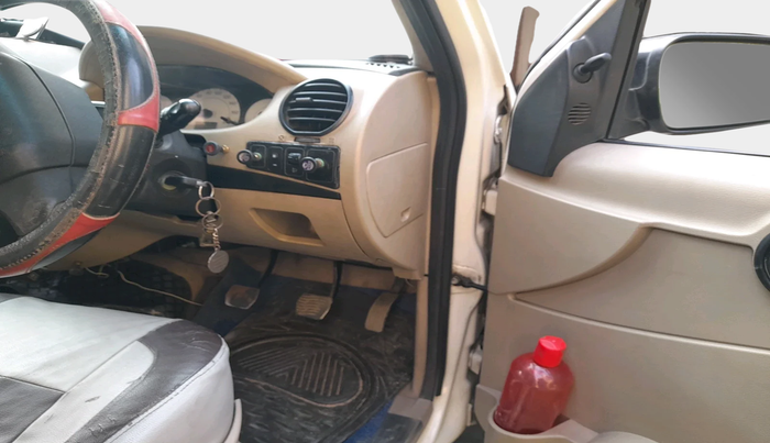 2015 Mahindra Xylo D4, Diesel, Manual, 1,43,272 km, interior