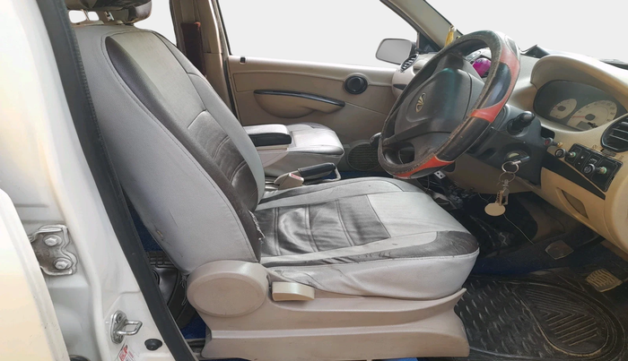 2015 Mahindra Xylo D4, Diesel, Manual, 1,43,272 km, interior