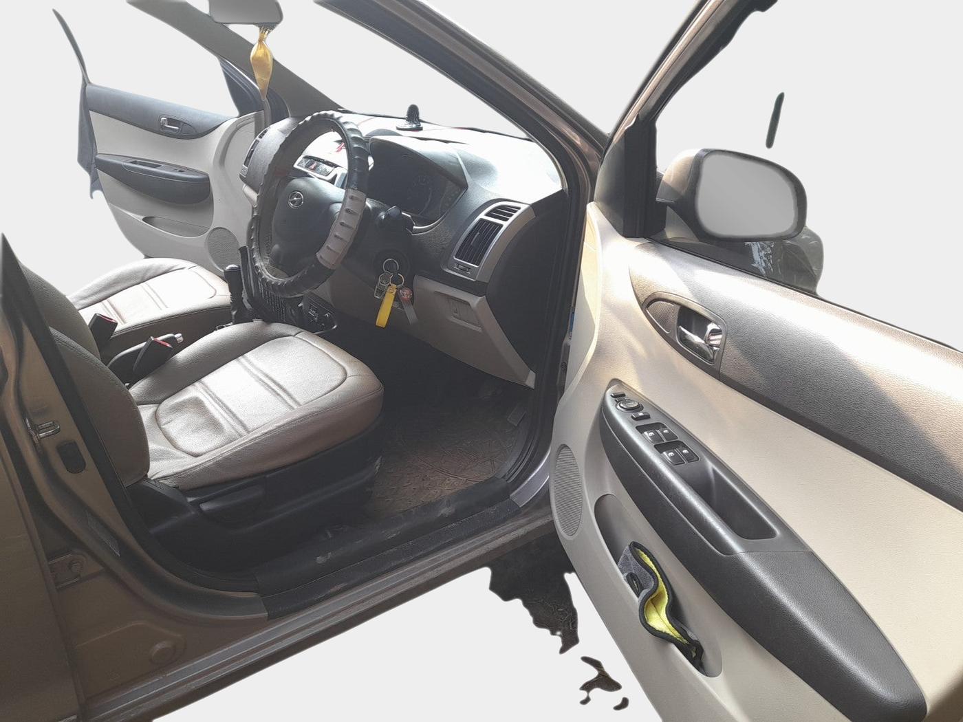 2013 Hyundai i20 MAGNA 1.2, Petrol, Manual, 35,462 km, interior