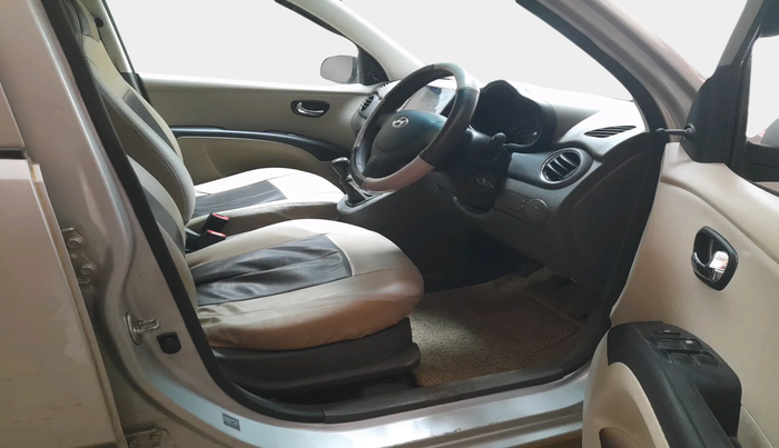 2016 Hyundai i10 SPORTZ 1.1, Petrol, Manual, 65,084 km, interior