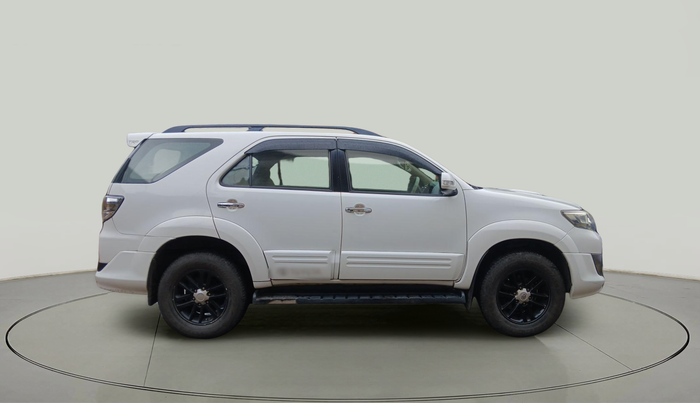 2013 Toyota Fortuner 3.0 4X2 AT, Diesel, Automatic, 1,84,801 km, exterior