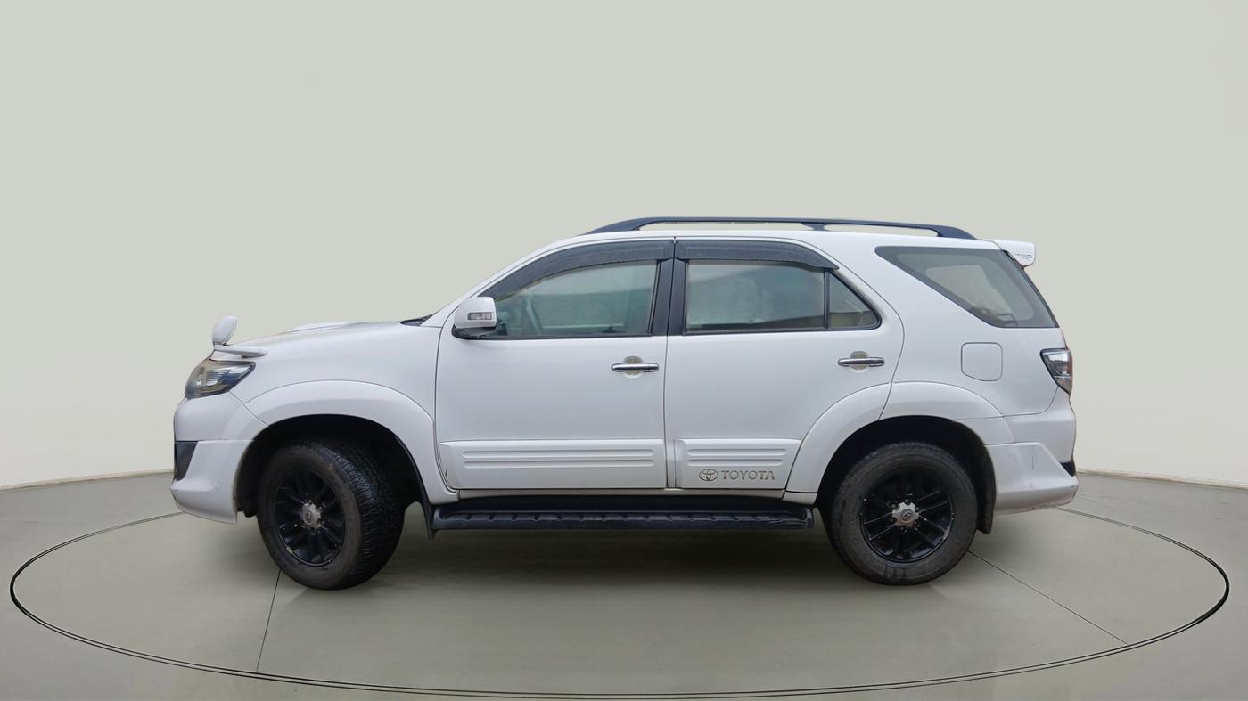 2013 Toyota Fortuner 3.0 4X2 AT, Diesel, Automatic, 1,84,801 km, exterior