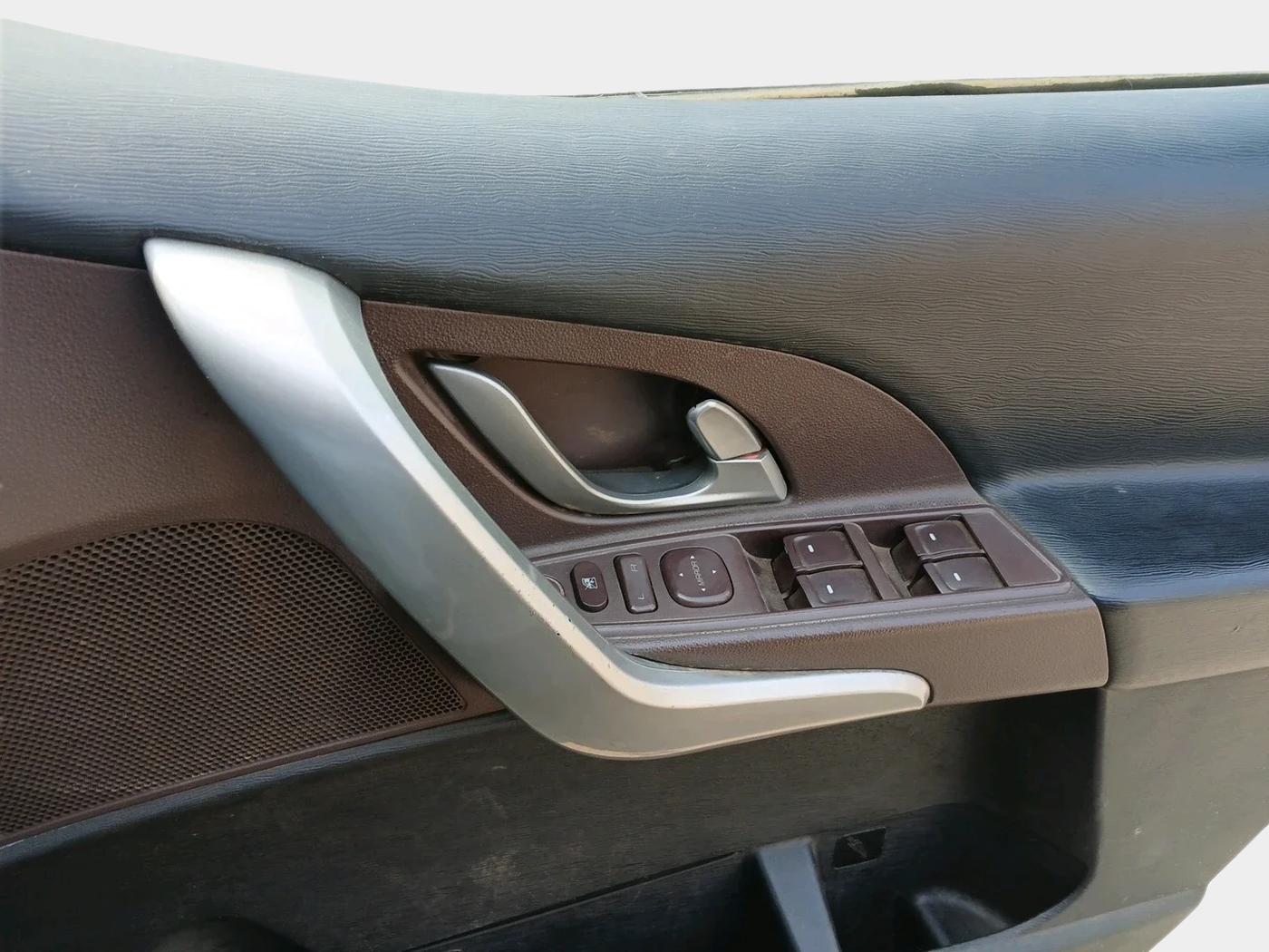 2013 Mahindra XUV500 W6, Diesel, Manual, 1,49,913 km, interior