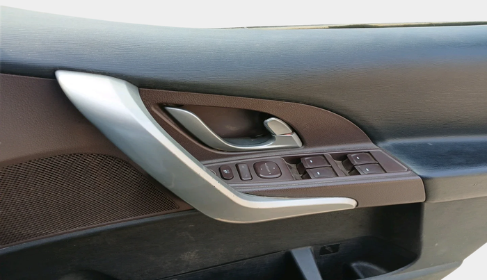 2013 Mahindra XUV500 W6, Diesel, Manual, 1,49,913 km, interior